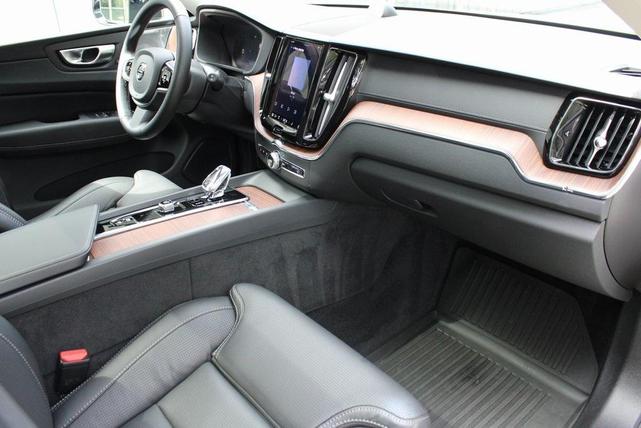 2024 volvo xc60 recharge plug-in hybrid t8 ultimate dark theme