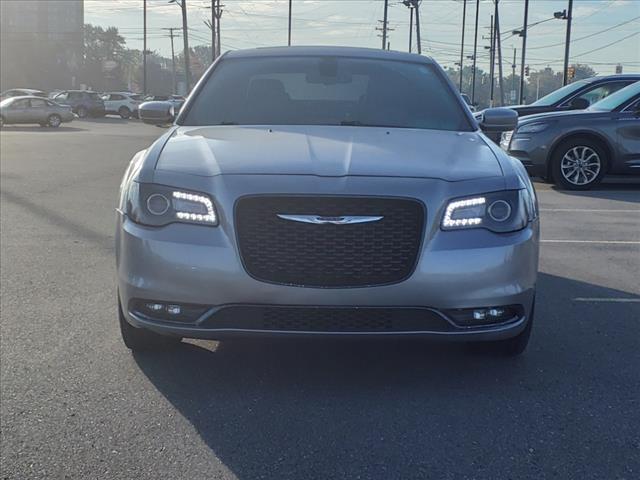 2016 chrysler 300 s