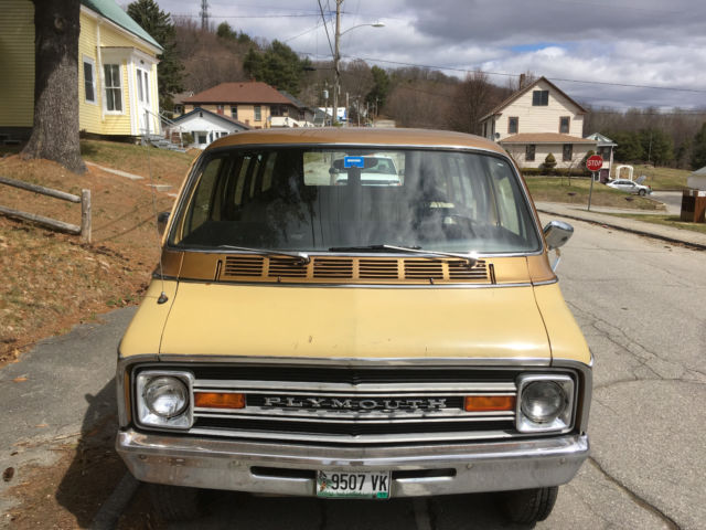 extremely rare - 1975 plymouth van, only two owners since new 68,172 miles 318