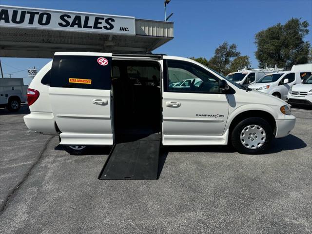 2003 chrysler town & country lx