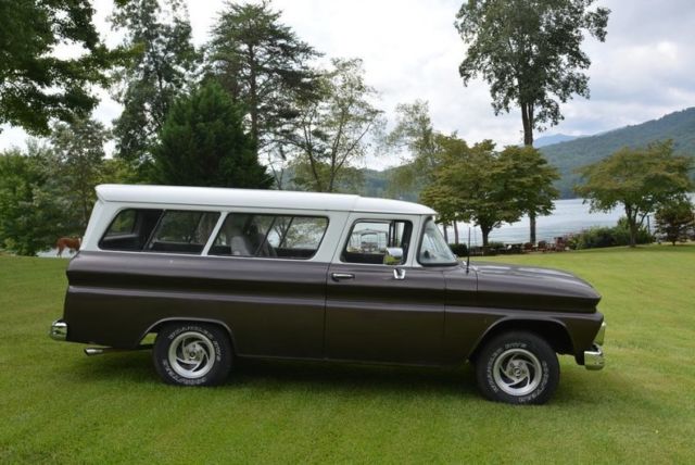 1961 chevrolet suburban 305 v8 700r4, vintage air,3.08 rear, holly carb