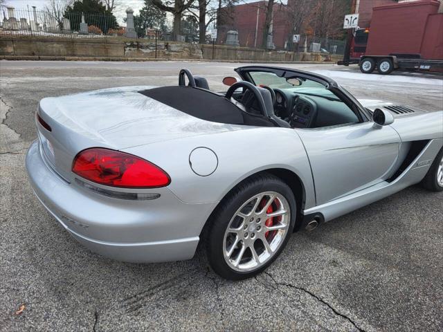 2004 dodge viper srt10