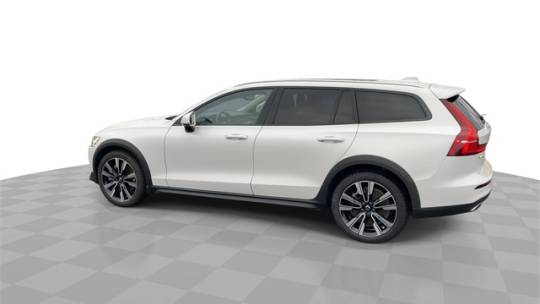 2021 volvo v60 cross country t5