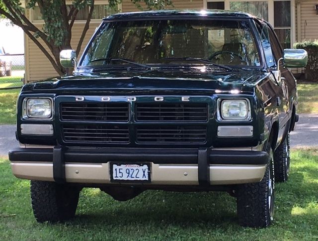 1992 dodge ramcharger canyon sport dark forest green metallic/tan 4x4 suv/truck