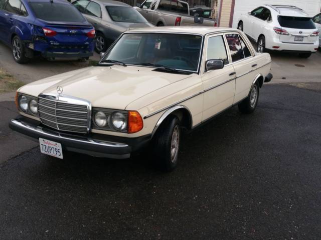 1980 mercedes-benz 300d diesel non-turbo, daily driver, good paint and interior