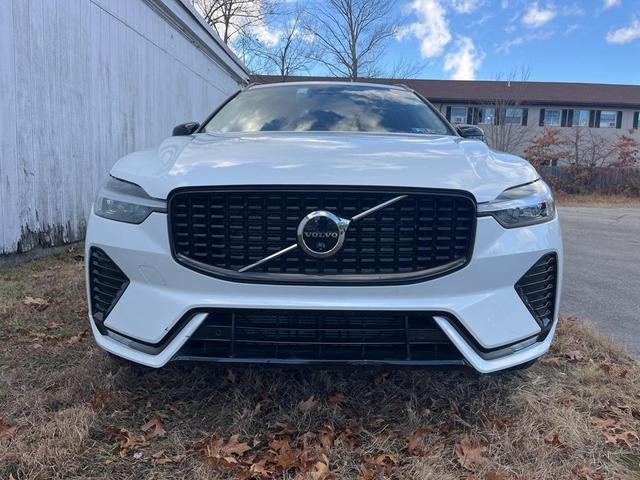2024 volvo xc60 b5 plus dark theme
