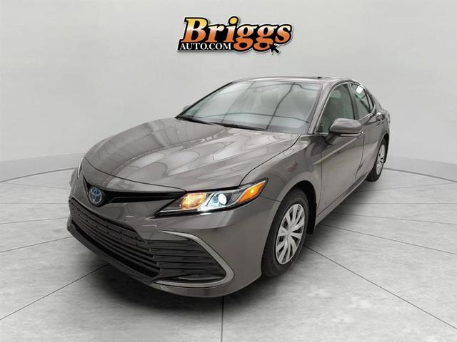 2022 toyota camry hybrid le