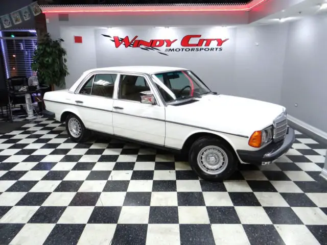 85 mercedes benz 300d turbo diesel sedan final year for the w123 chassis clean!!