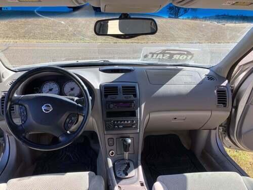 2003 nissan maxima se. runs and drives great. near new tires. clean interior. c