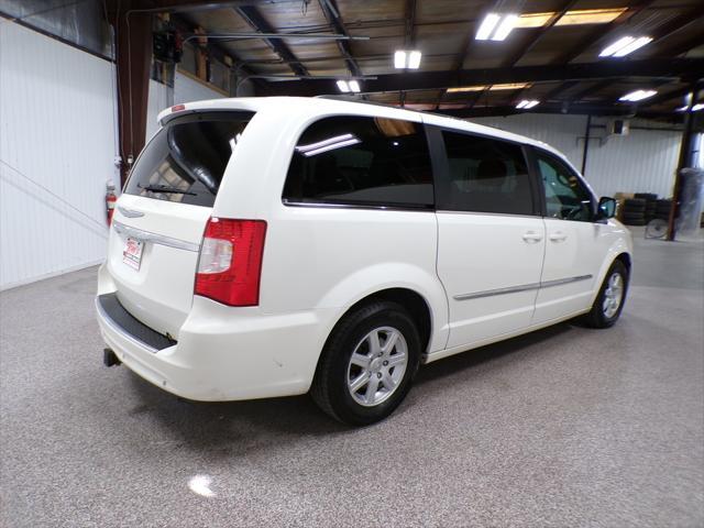 2012 chrysler town & country touring-l