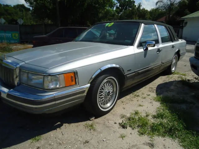 1990 lincoln town car signature sedan 4-door 5.0l