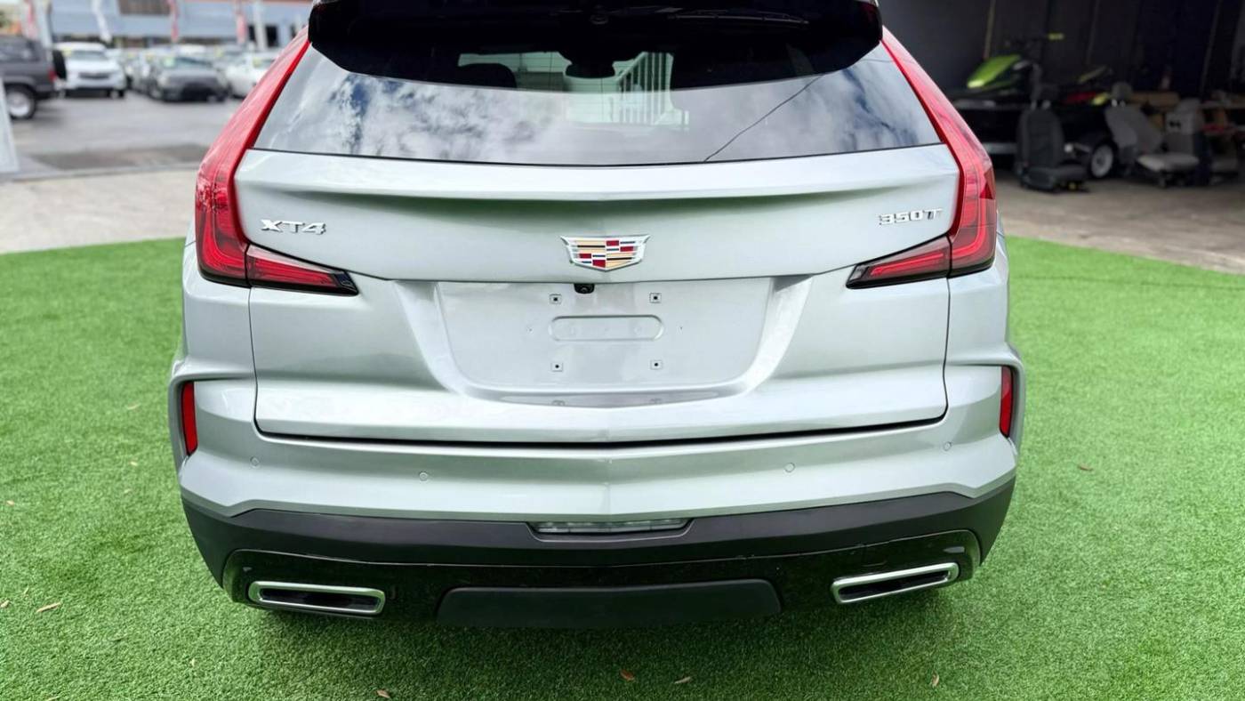 2024 cadillac xt4 premium luxury