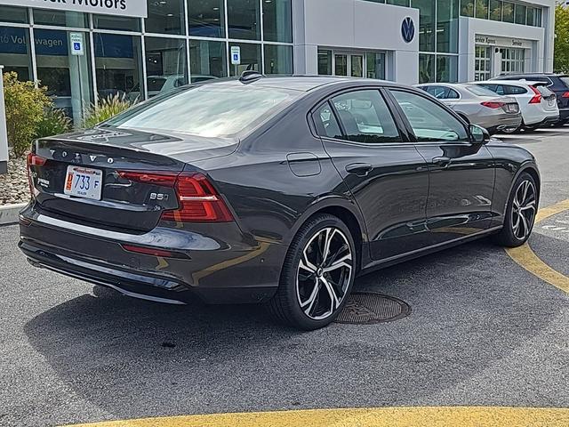 2024 volvo s60 plus dark theme