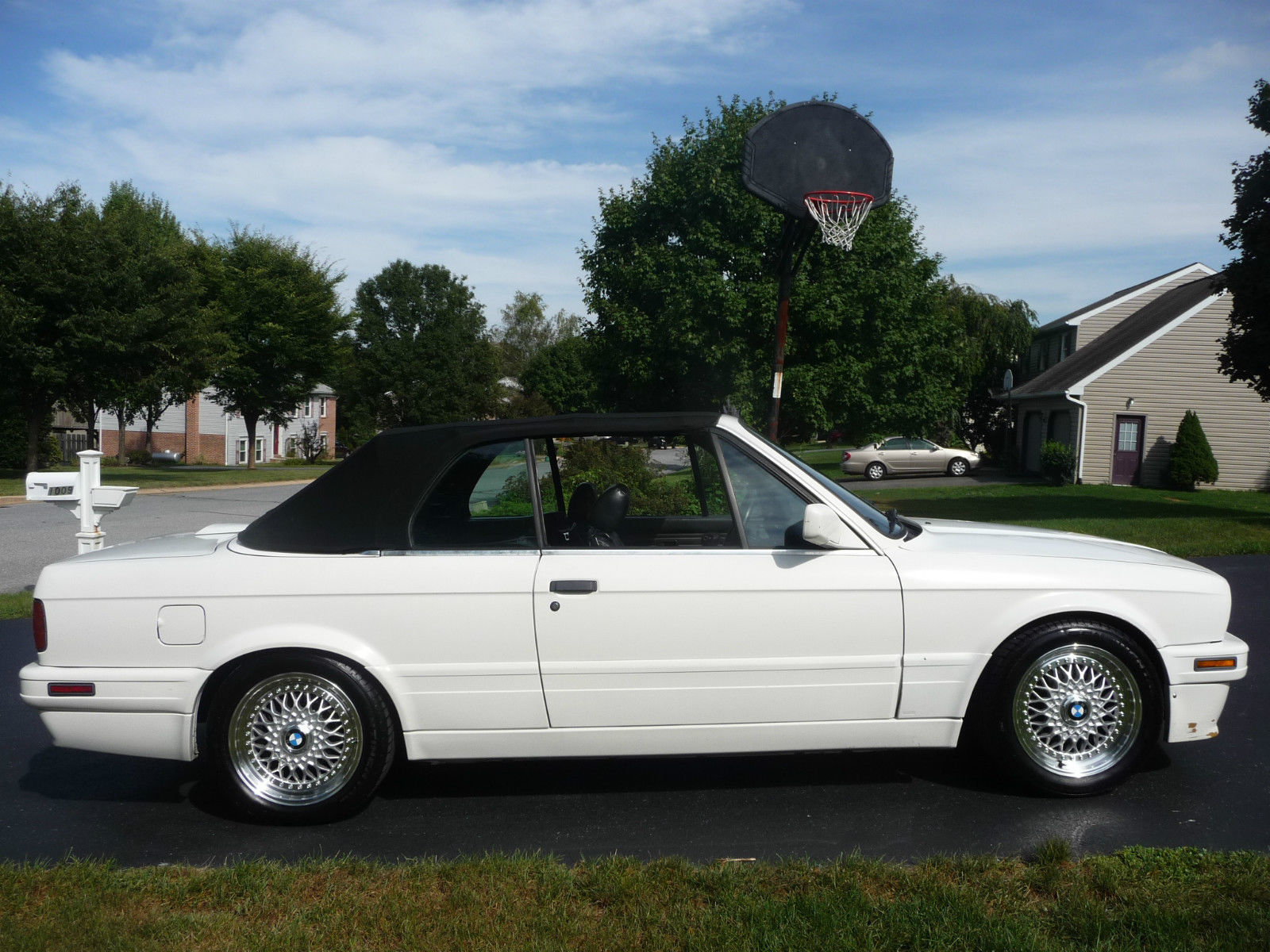 1992 bmw 325i base convertible 2-door 2.5l
