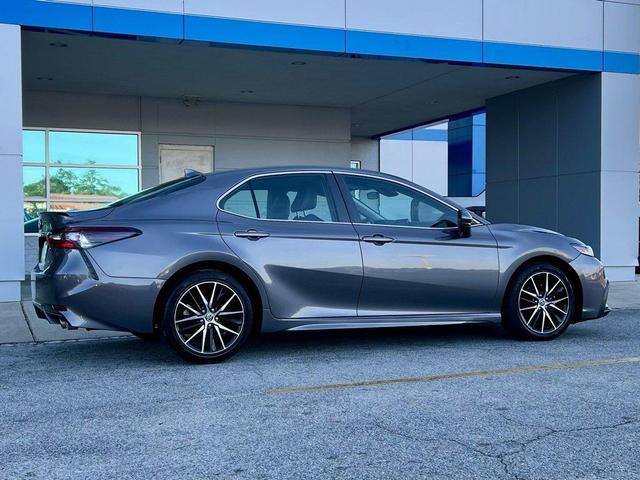 2021 toyota camry se