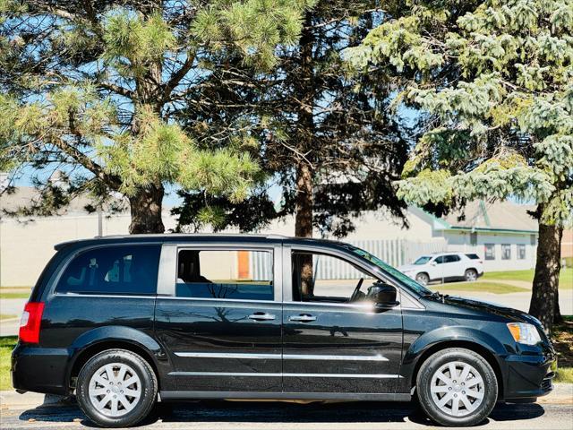 2016 chrysler town & country touring