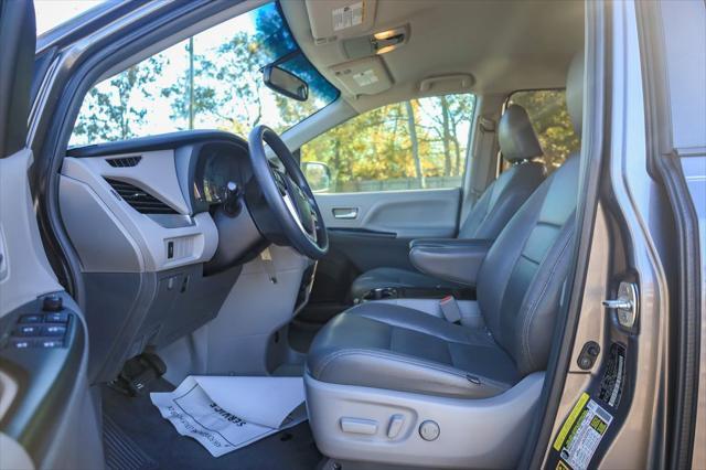 2017 toyota sienna le