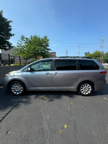 2012 toyota sienna le