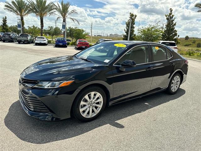 2019 toyota camry le