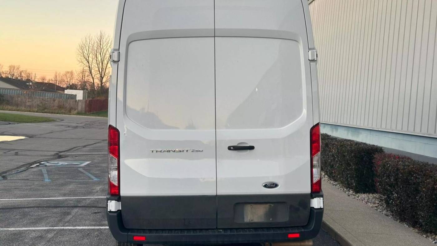 2023 ford transit 250
