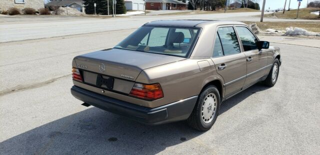 87 mercedes 300d diesel no rust priced to sell-nice car