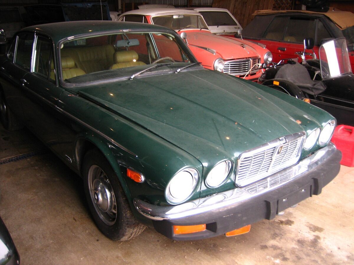 1976 jaguar xjl with 318 v8 engine