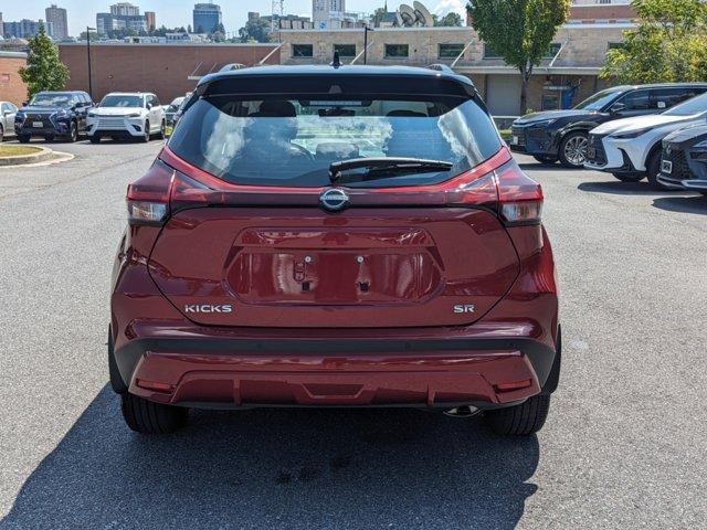 2022 nissan kicks sr