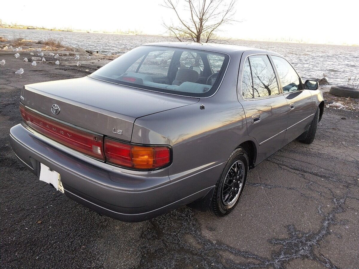 1993 toyota camry brown le