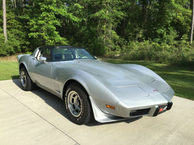 l82 corvette, 350 cid, th350 auto, silver with oyster interior, t-tops, spoilers
