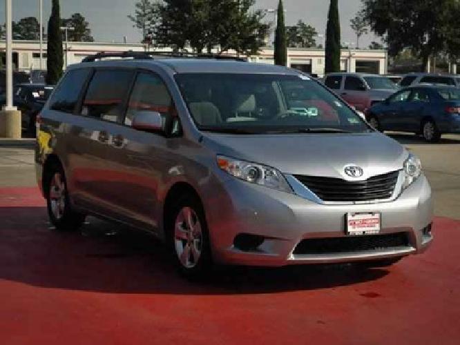 2011 toyota sienna le one owner in spring, tx