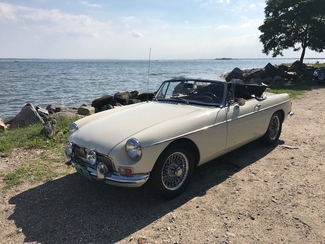 1968 mgb white body, chrome trim, wire wheels