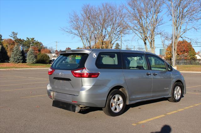 2018 toyota sienna le