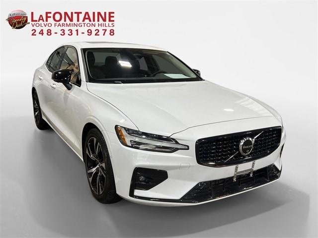 2024 volvo s60 b5 plus dark theme