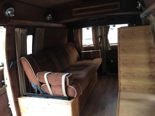 1985 chevrolet 4x4 kvan. lifted 4wd chevy campervan. 2,000 miles on new motor