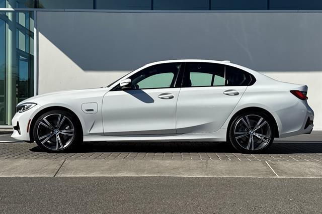 2022 bmw 330e base