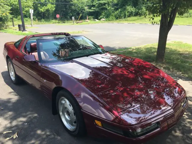 1993 40th anniversary chevrolet corvette (only 20,000 miles!)