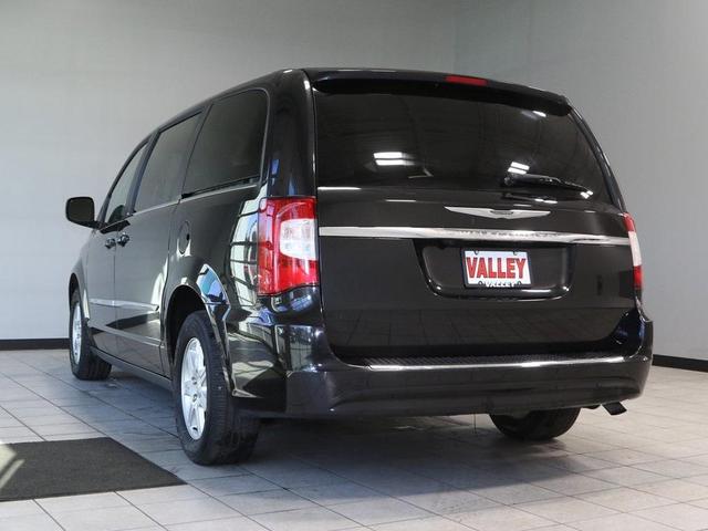 2012 chrysler town & country touring