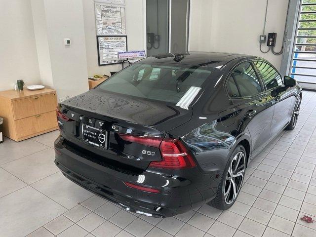 2024 volvo s60 b5 plus dark theme