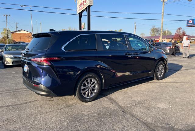 2021 toyota sienna le
