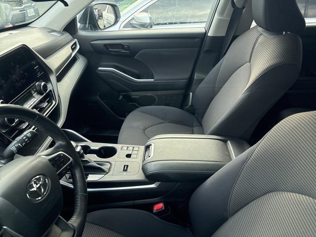 2023 toyota highlander le