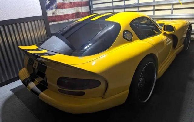 2002 dodge viper gts