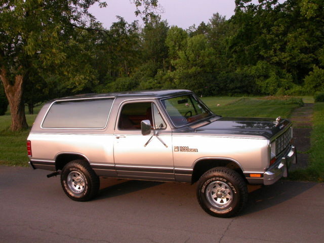 1985 dodge ramcharger royal se .. 76,700 original miles !!!!