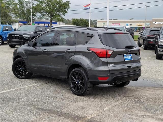 2019 ford escape se