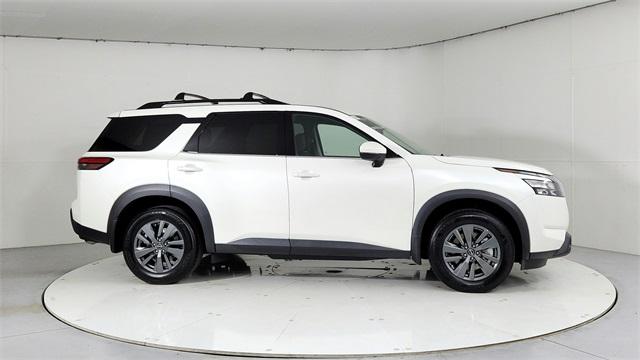 2023 nissan pathfinder sv