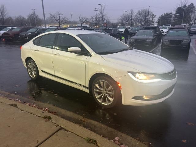 2015 chrysler 200 s