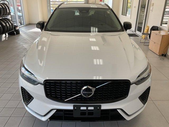 2024 volvo xc60 b5 plus dark theme