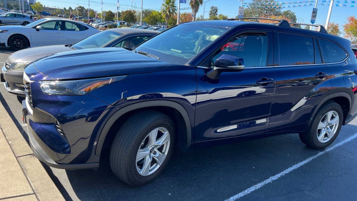 2022 toyota highlander le