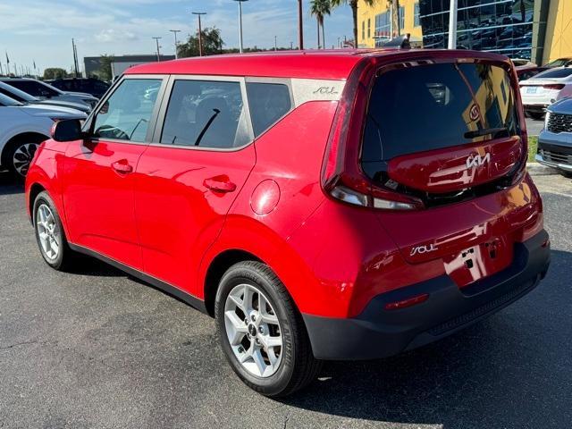 2022 kia soul lx
