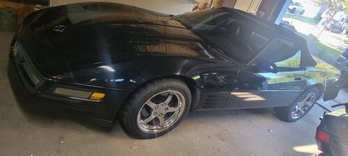 this is a 1992 chevy corvette convertible adult owned less then 100k asking 10k o