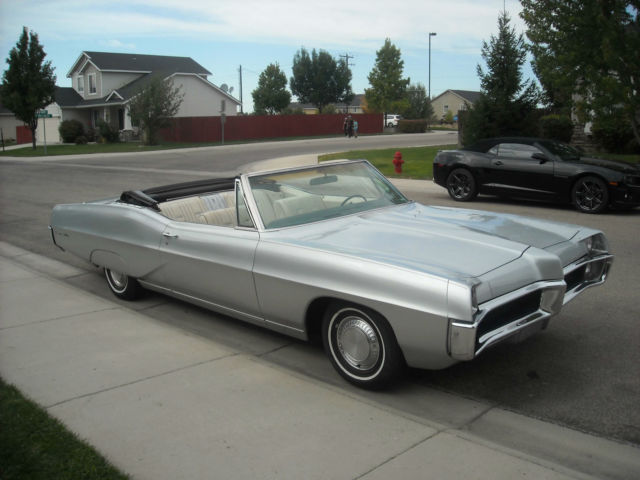 1967 pontiac bonneville convertible, new top, orginal straight body, silver